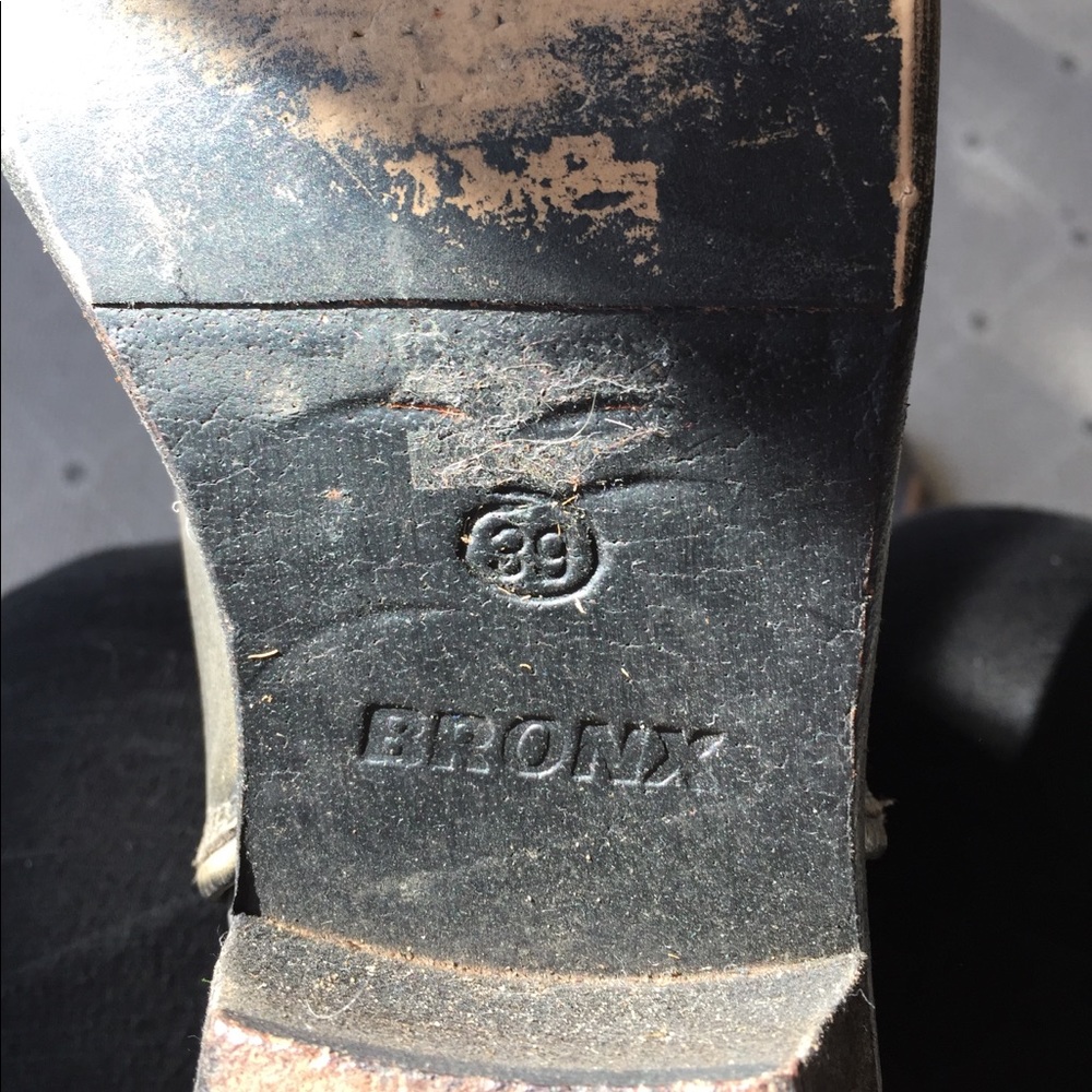 Boots - Picture 4 of 4